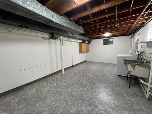 Building Photo - 3929 W Chase Ave