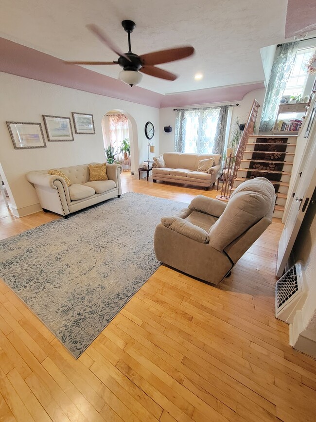 Living room - 615 N Lawe St