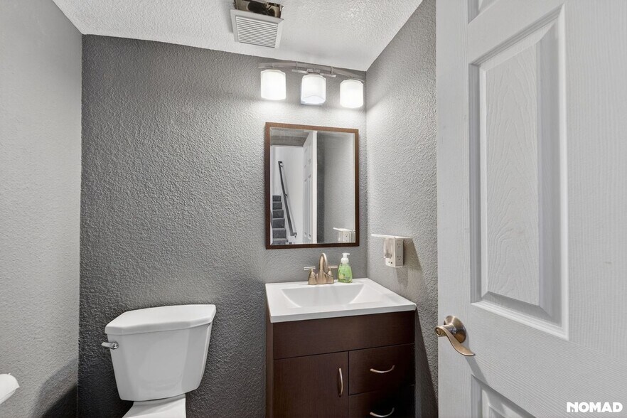 Building Photo - 27609 Nugget Dr