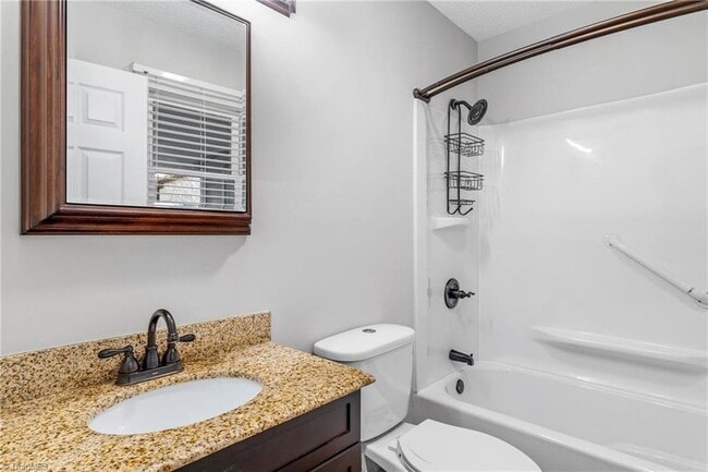 Building Photo - 1326 Cushing St