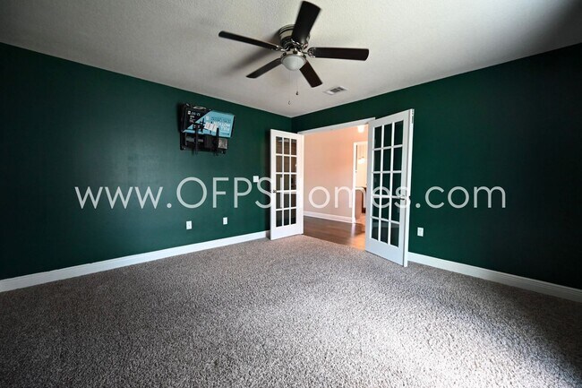 Building Photo - Home in South Crestview!