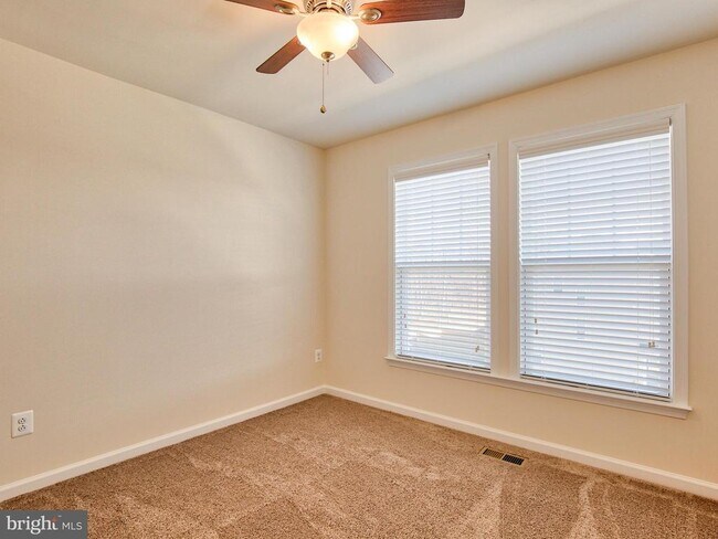 Building Photo - 127 Keller Ct