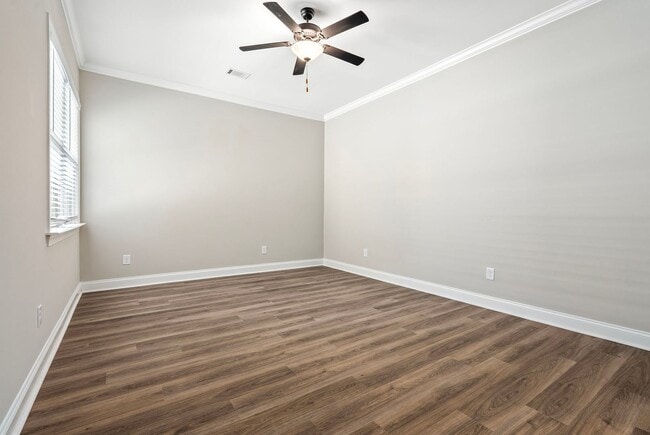 Building Photo - 520 Grey Oak Cir