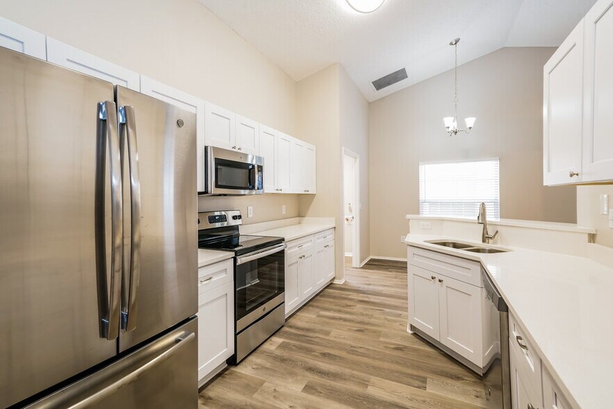 Building Photo - 1434 Lakehurst Way