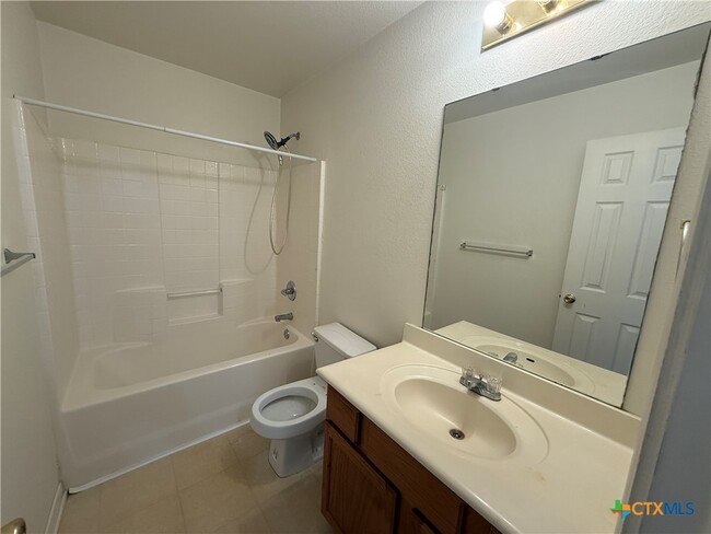 Building Photo - 705 S Amy Ln