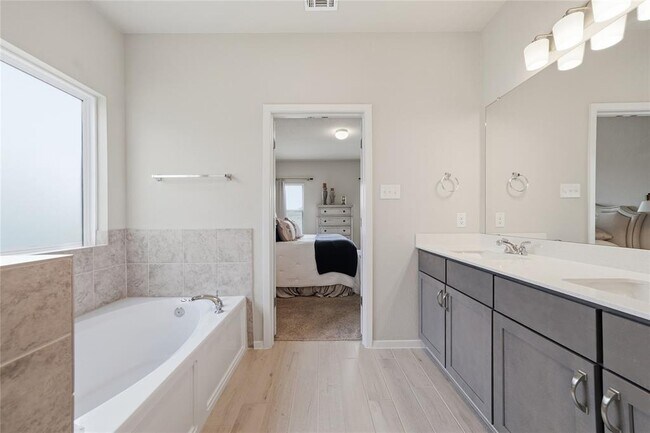 Building Photo - 641 Running Creek Dr