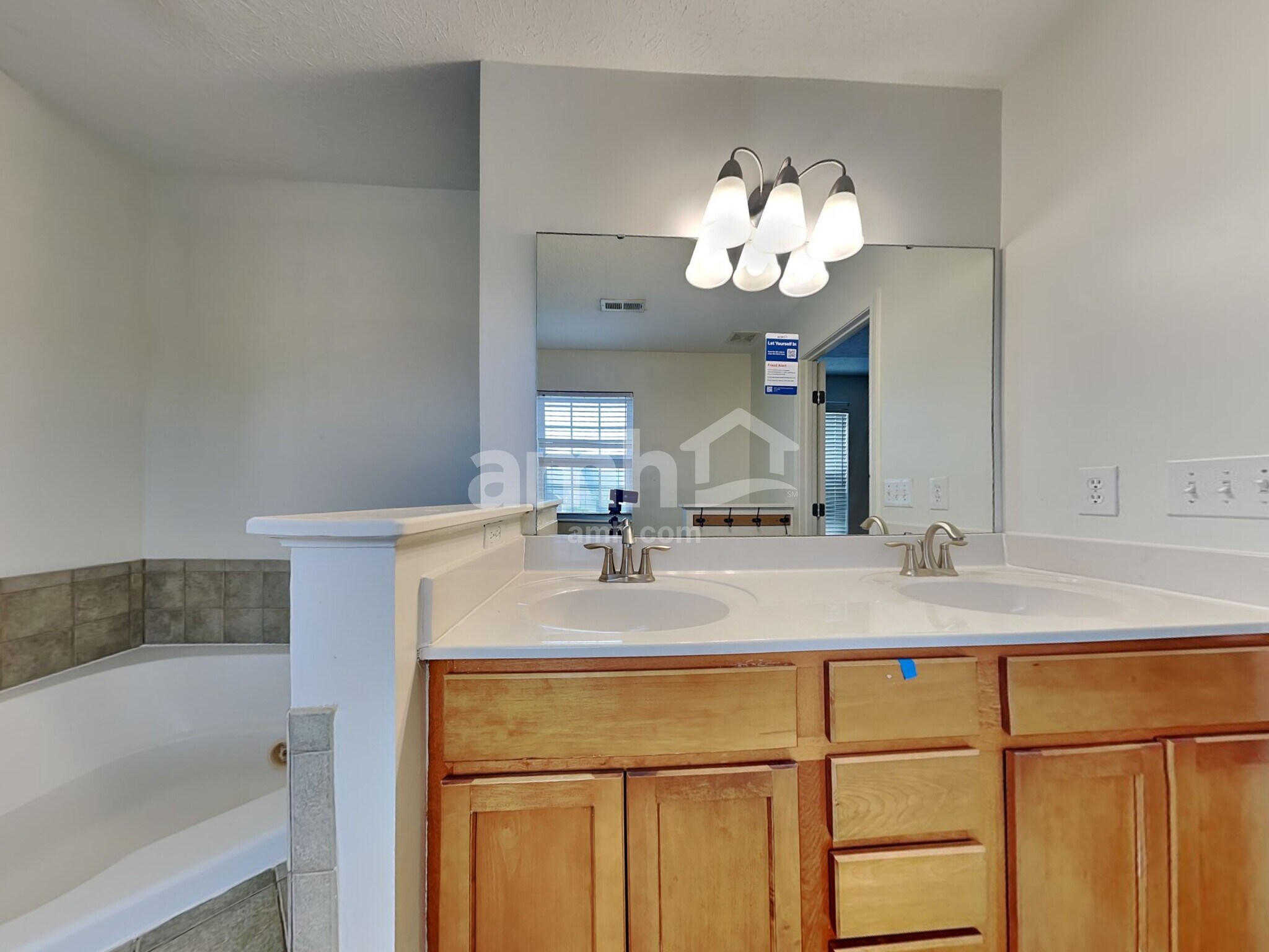 Building Photo - 743 Elm Tree Dr