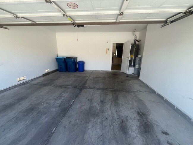 Building Photo - Amazing 2 bedroom Home- NW