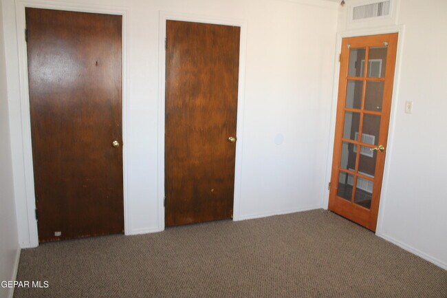 Building Photo - 9201 Mt Shasta Dr