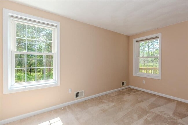 Building Photo - 102 Clinton Dr