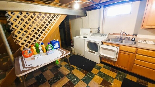 Building Photo - 2903 Oakland Rd NE