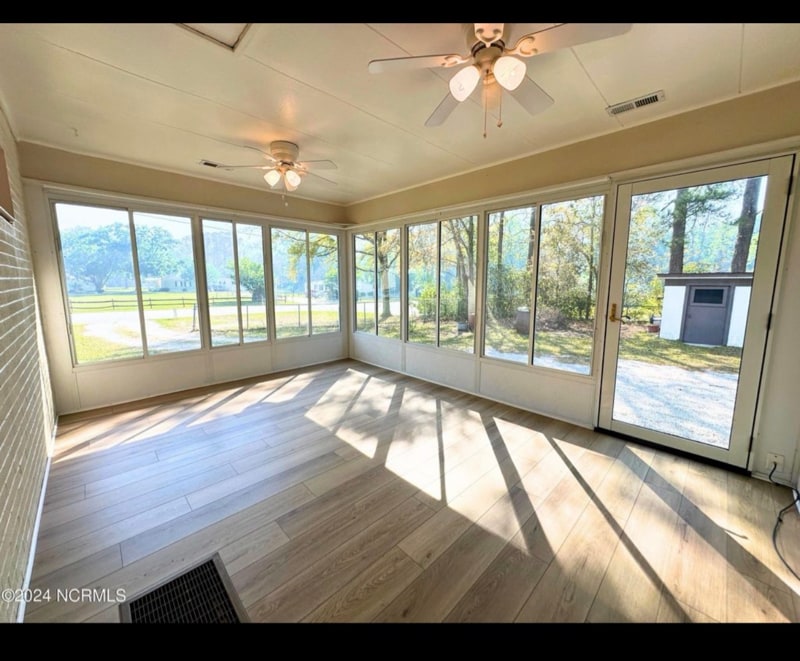 Building Photo - 452 Nine Foot Rd