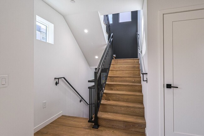 Building Photo - 4 Bed | 4.5 Bath | 2024 Construction | Tow...