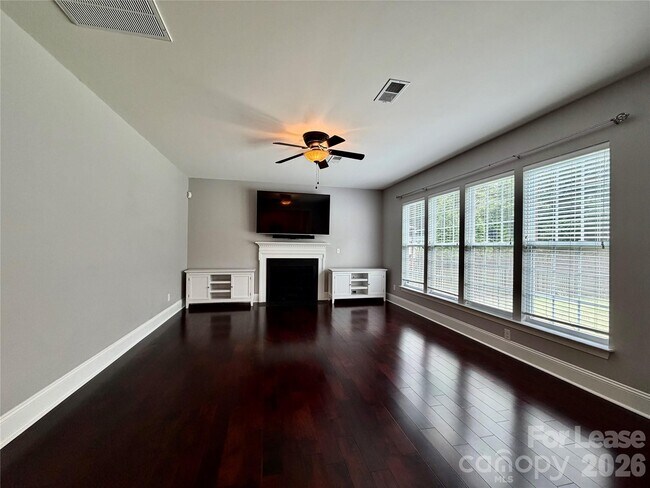 Building Photo - 10141 Loch Lomond Dr