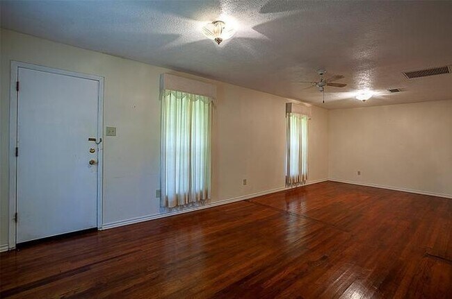 Building Photo - Beaumont 25th