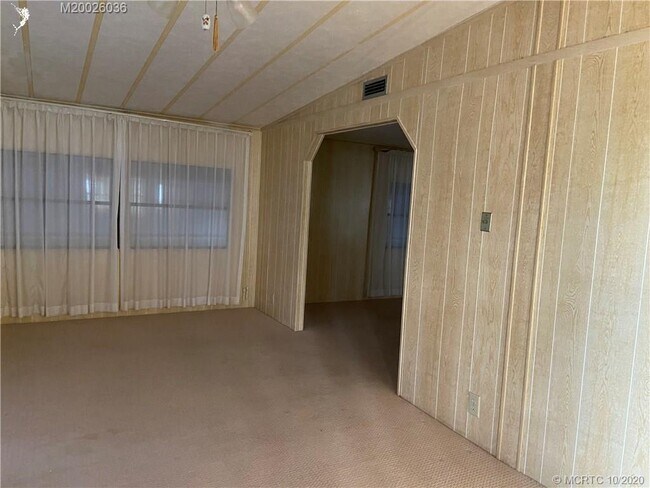 Building Photo - 7777 SE Continental Dr