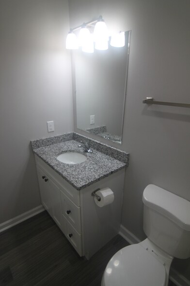 Building Photo - 256 Chestnut Ln