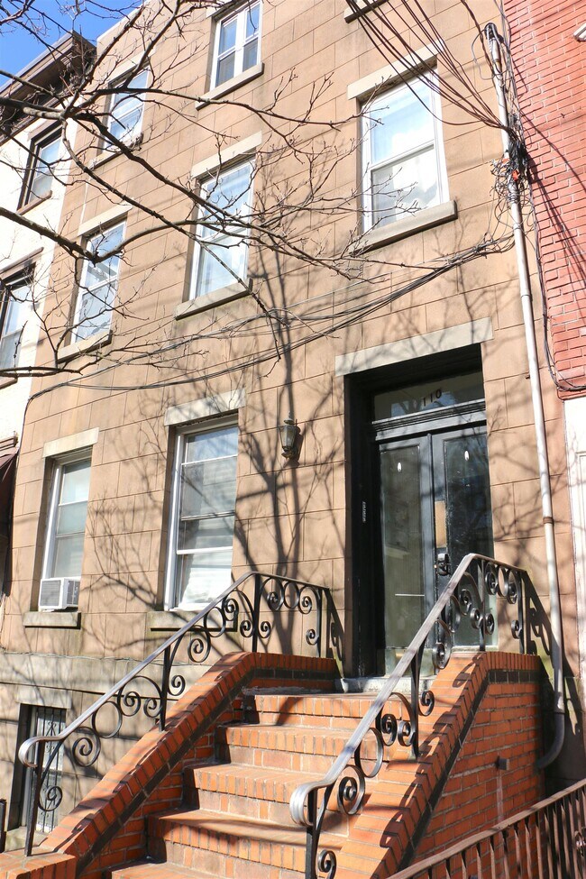 Building Photo - 110 Garden St