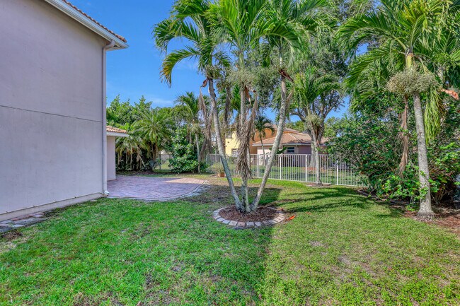 Building Photo - 3464 Commodore Ct