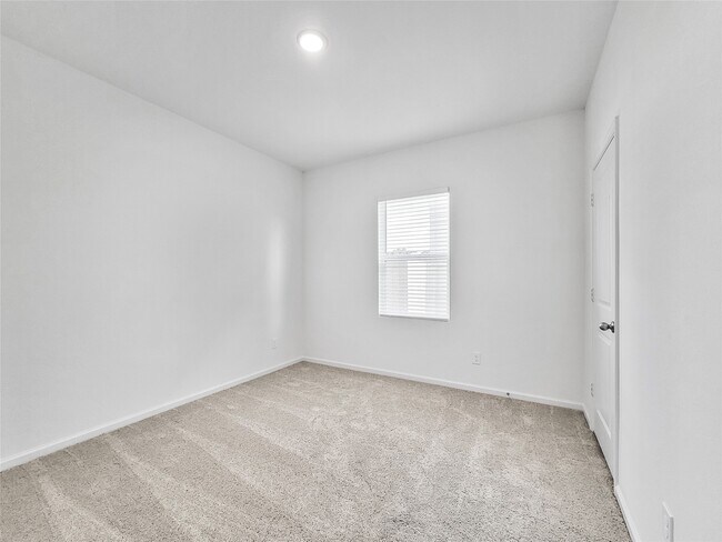 Building Photo - 28410 Selsdon Ct