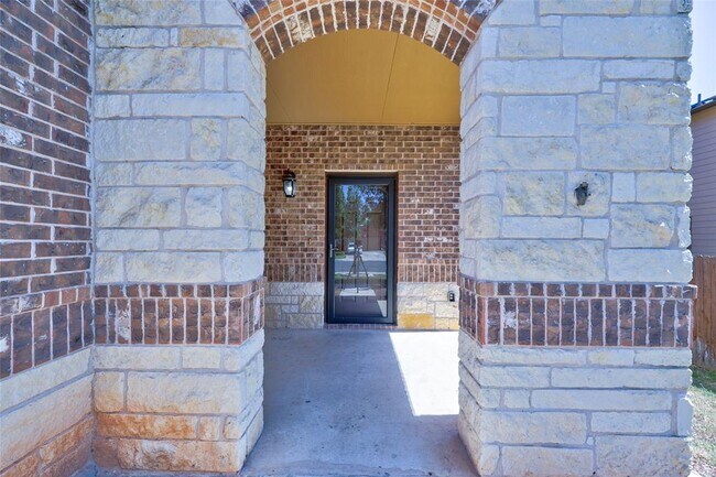Building Photo - 455 Gina Dr