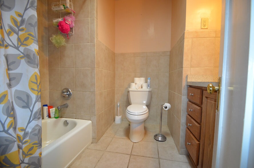 2nd Floor Full Bath - 107 E 32nd St