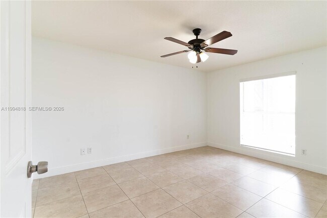 Building Photo - 875 Riverside Dr