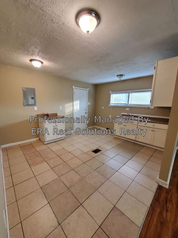 Building Photo - 723 Demorest Rd