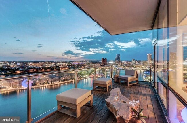 Building Photo - 300 International Drive