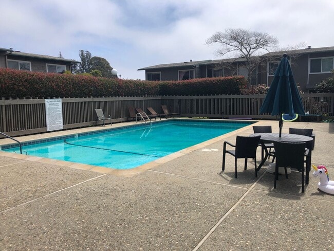 Building Photo - 3 Bed/ 2 Bathroom House in Santa Cruz