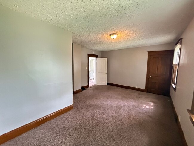 Building Photo - 1227 4th St