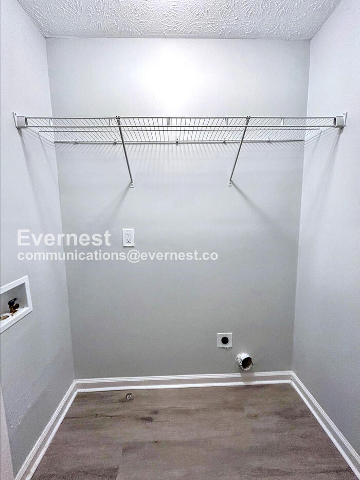 Building Photo - 5772-5773 3 Lakes Dr