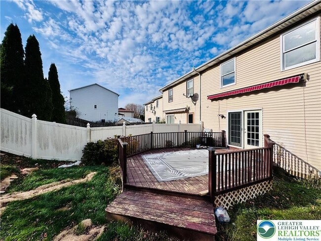 Building Photo - 235 Vista Dr