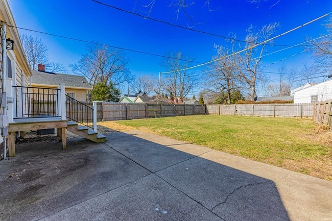 Building Photo - 2216 E Walnut St