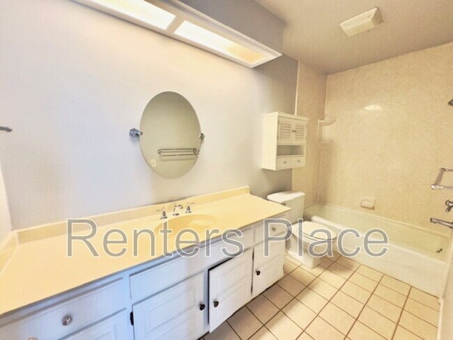 Building Photo - 1400 N Ironwood Pl