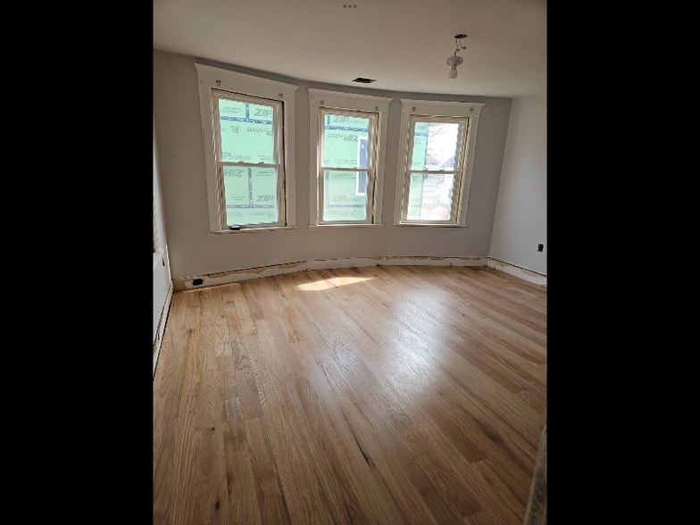 Building Photo - 701a 13th Ave