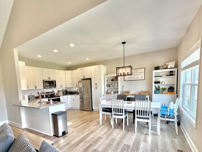 Building Photo - 1107 Andover Dr