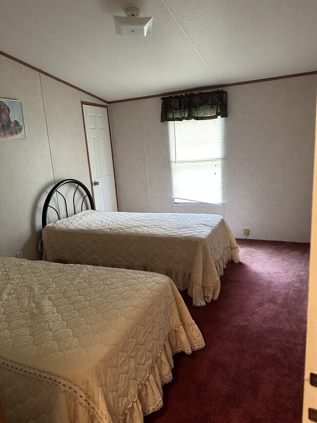 Building Photo - 5 Arrowhead Rd