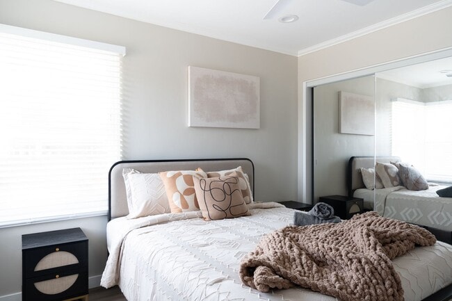 Building Photo - Fully remodeled!