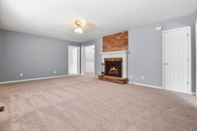 Building Photo - Pet Friendly Three Bedroom!