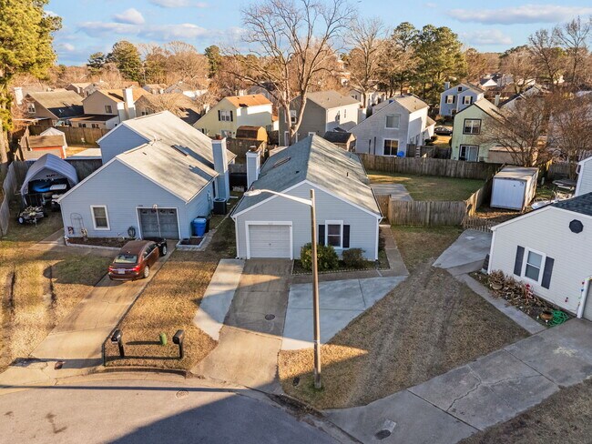 Building Photo - 1012 Danbury Cir