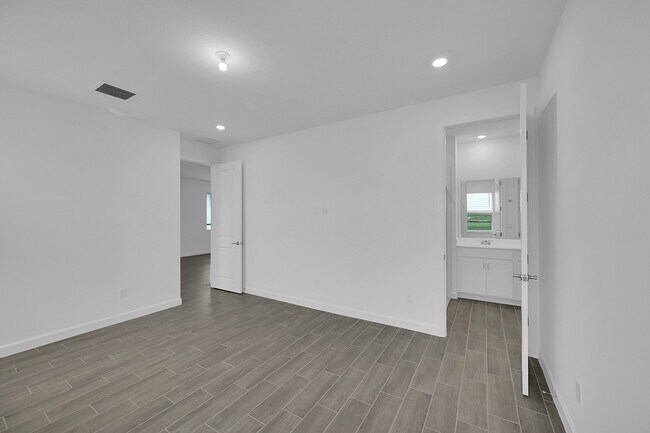 Building Photo - 3550 Angler Dr