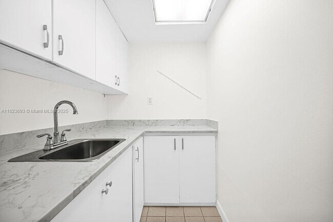 Building Photo - 5960 SW 47th St