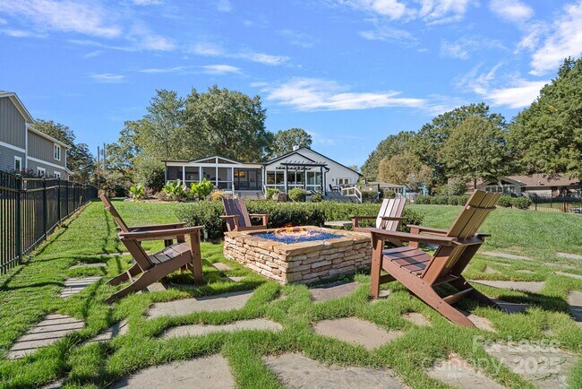 Building Photo - 18026 Whispering Oaks Dr