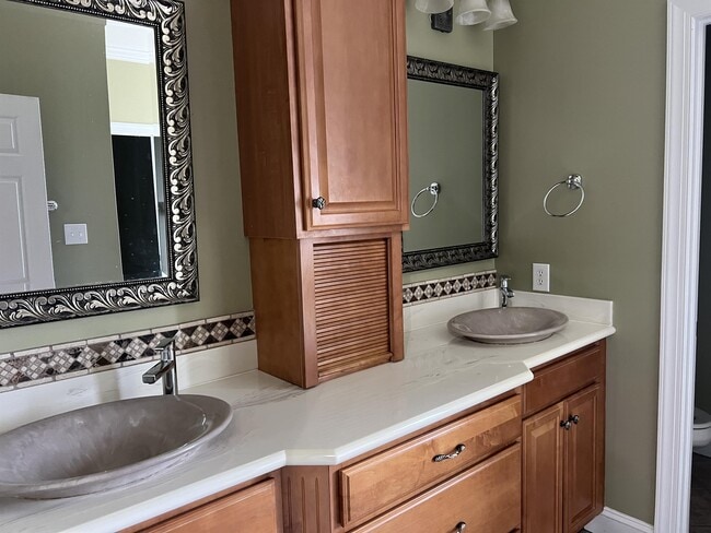 Building Photo - 101 Bellechasse Way