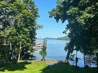 Building Photo - 8 Lake St