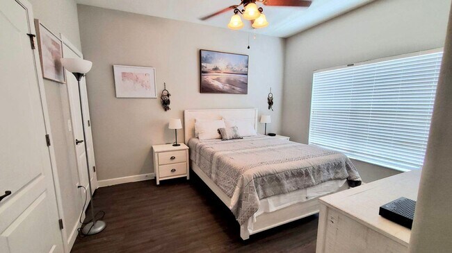 Building Photo - RENOVATED 4 bed 3 bath Completely FURNISHED with Private Pool in Resort Community