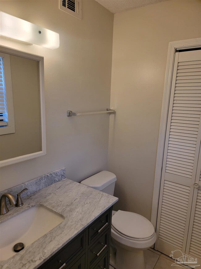 Building Photo - 8103 Stonebrook Dr