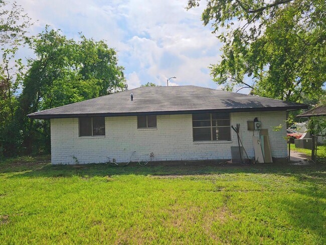 Building Photo - 11023 Linvale Dr