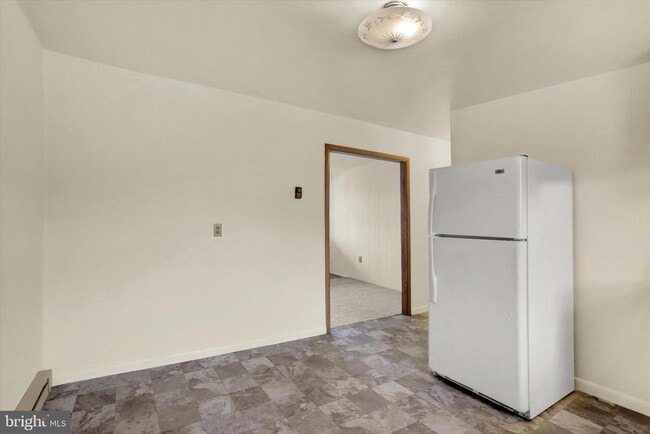 Building Photo - 105 W Main St